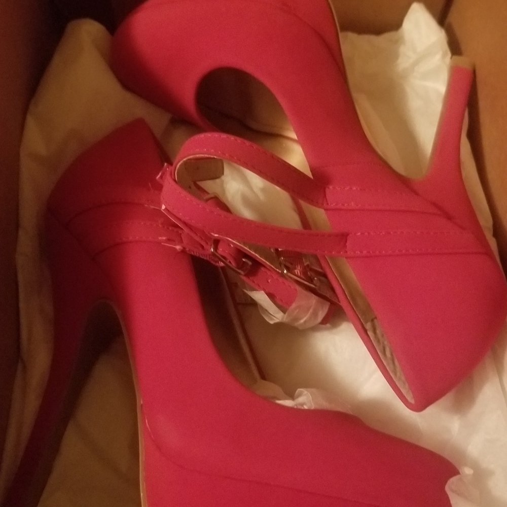 Sassy Sexy Red 4" High Heels Sz 6.5 Brand New